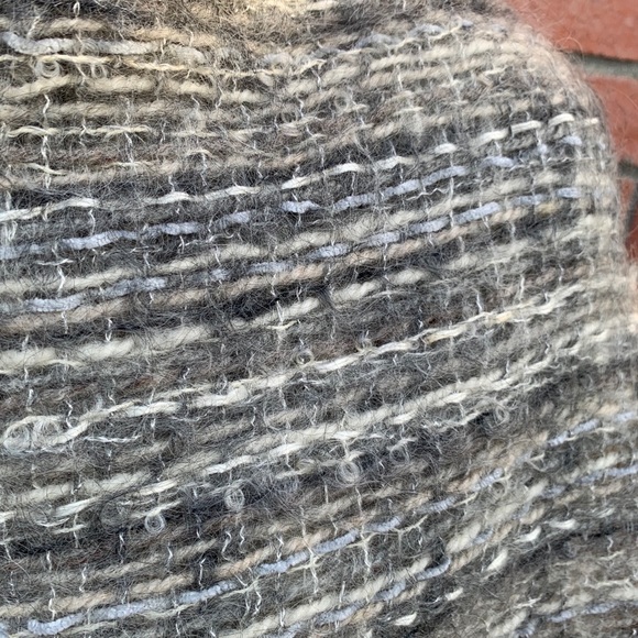 Large pure wool shawl - Picture 3 of 10